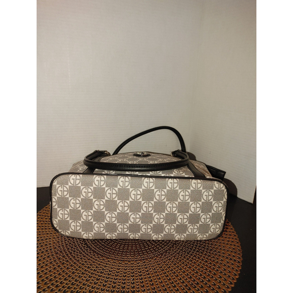 Giani Bernini Saffiano Tote - Picture 5 of 6